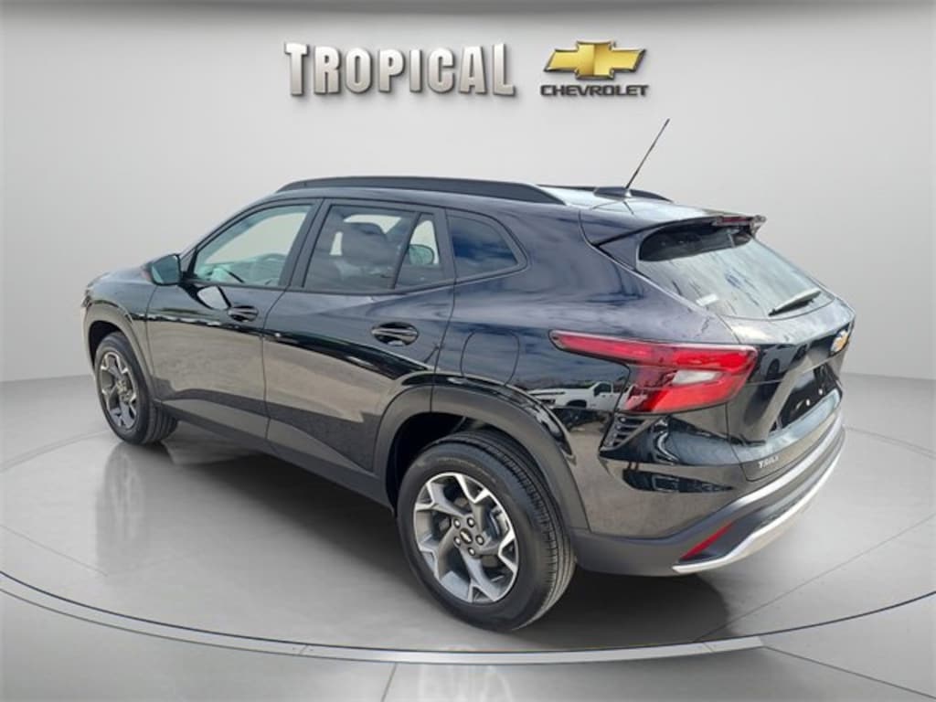 Used 2025 Chevrolet Trax LT SUV