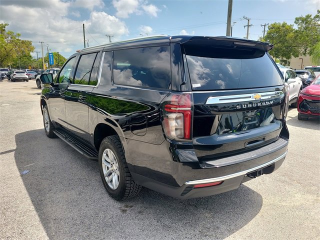 2023 Chevrolet Suburban LT photo 3