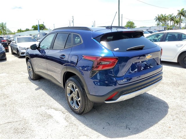 2024 Chevrolet Trax LT photo 3