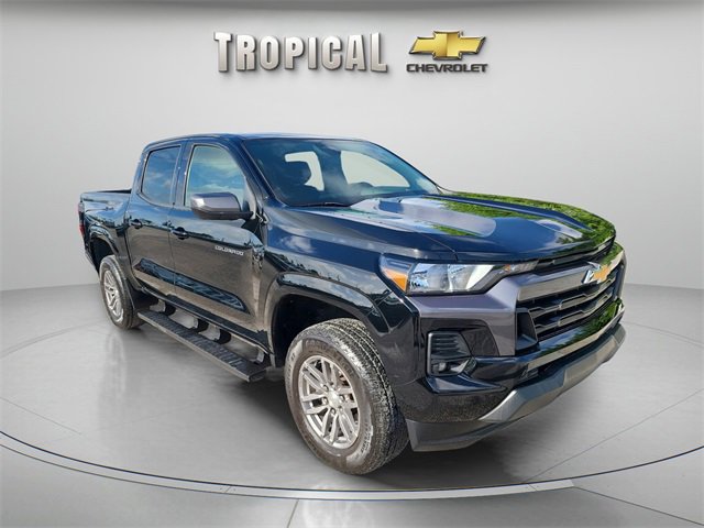 2023 Chevrolet Colorado LT photo 3