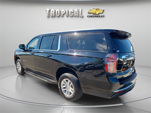 2024 Chevrolet Suburban LT photo 3