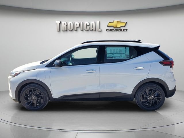 2027 Chevrolet Bolt RS - Photo 8