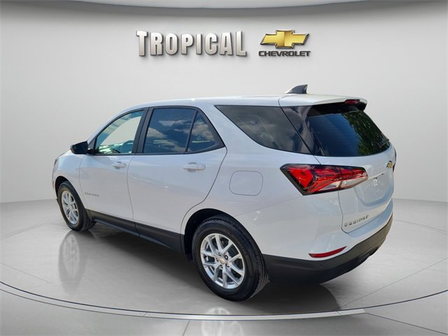 2023 Chevrolet Equinox LS photo 3