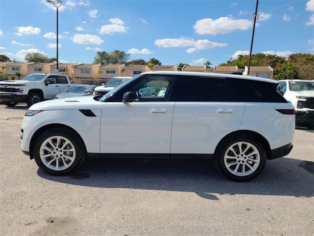 Used 2025 Land Rover Range Rover Sport SE