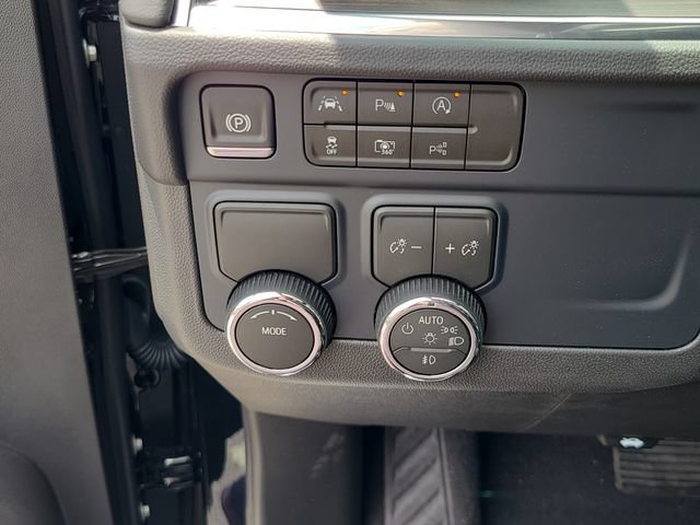 2026 Chevrolet Suburban LT - Photo 25