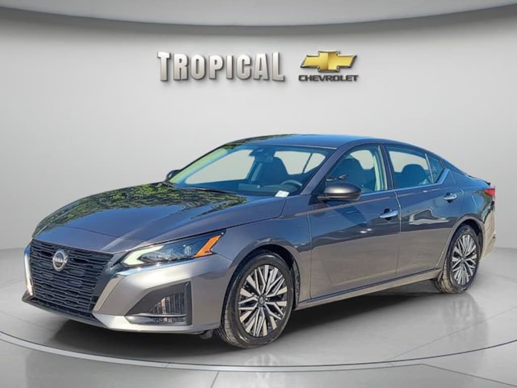 Used 2024 Nissan Altima 2.5 SV