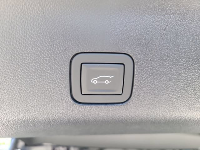2026 Chevrolet Suburban LT - Photo 11