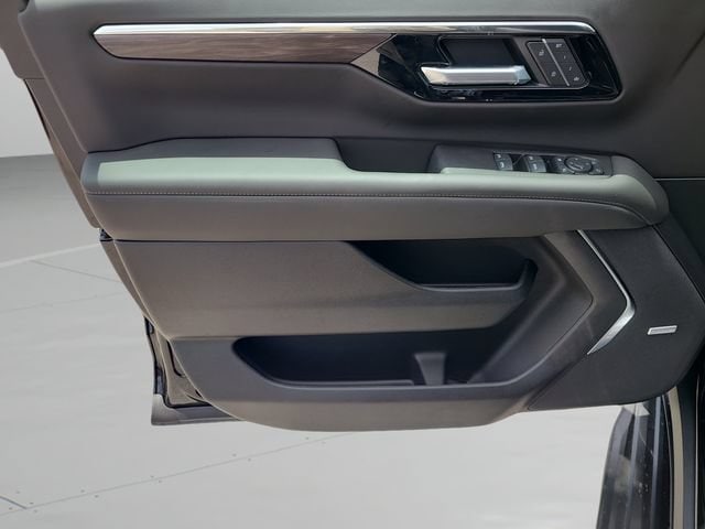 2026 Chevrolet Suburban LT - Photo 20