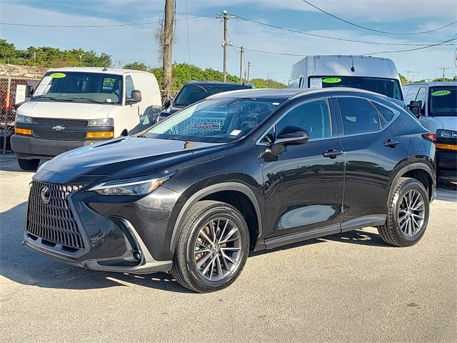 2022 Lexus NX 250's photo