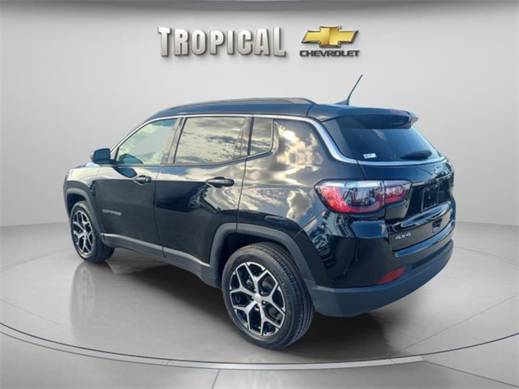 Used 2024 Jeep Compass Latitude