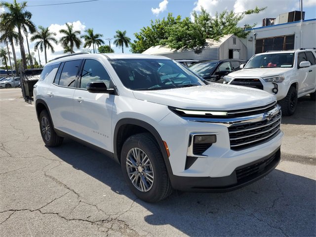 2026 Chevrolet Traverse photo 2