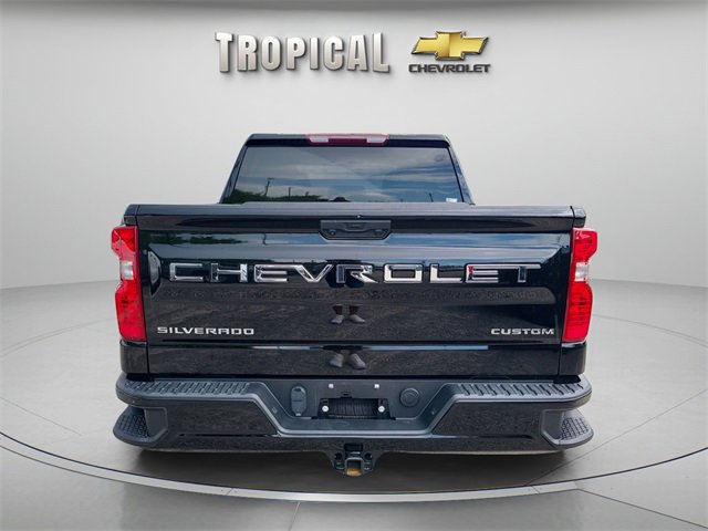 2023 Chevrolet Silverado 1500 Custom photo 3