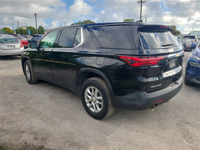 2023 Chevrolet Traverse LS photo 2