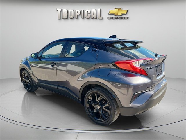 2022 Toyota C-HR XLE photo 3
