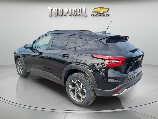 2025 Chevrolet Trax LT photo 2