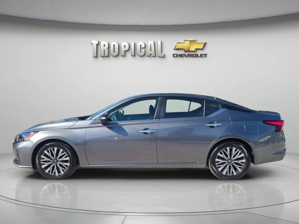 Used 2024 Nissan Altima 2.5 SV