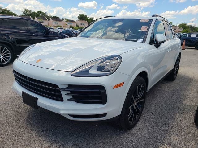2023 Porsche Cayenne Platinum Edition's photo