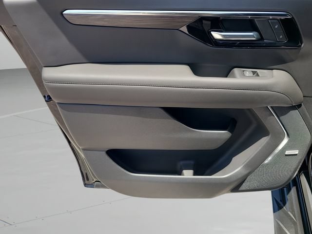 2026 Chevrolet Suburban LT - Photo 20