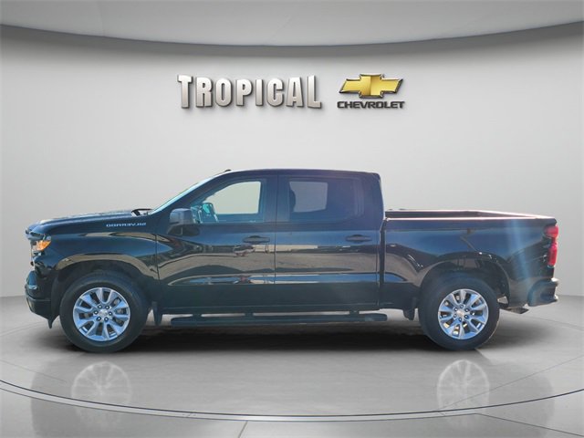 2023 Chevrolet Silverado 1500 Custom photo 2