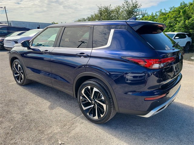 2024 Mitsubishi Outlander SE photo 3