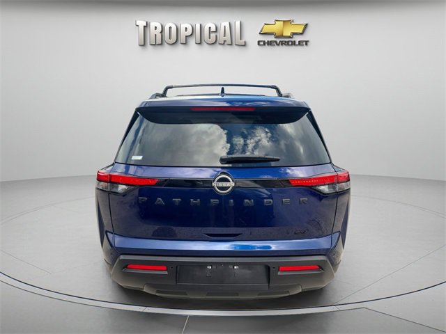 2022 Nissan Pathfinder SV photo 3