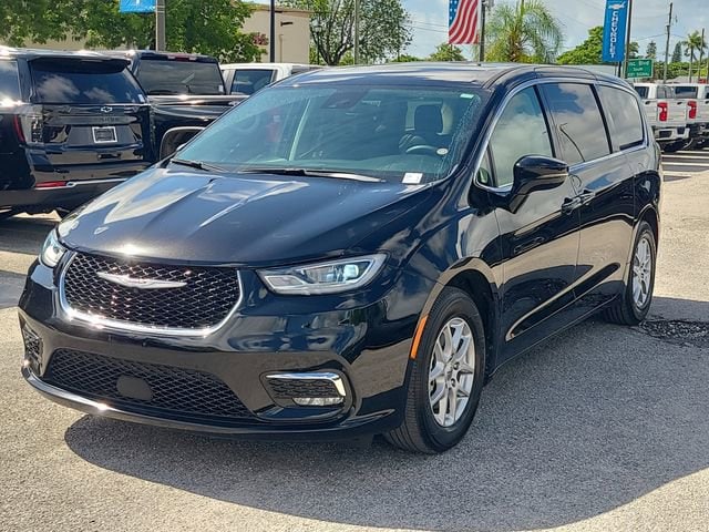 2024 Chrysler Pacifica Touring L's photo