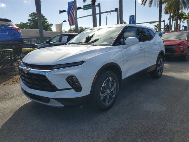 2025 Chevrolet Blazer 2LT photo 2