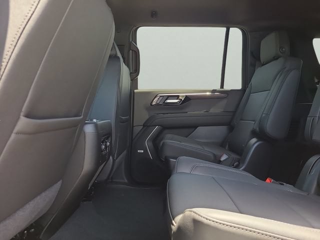 2026 Chevrolet Suburban LT - Photo 13