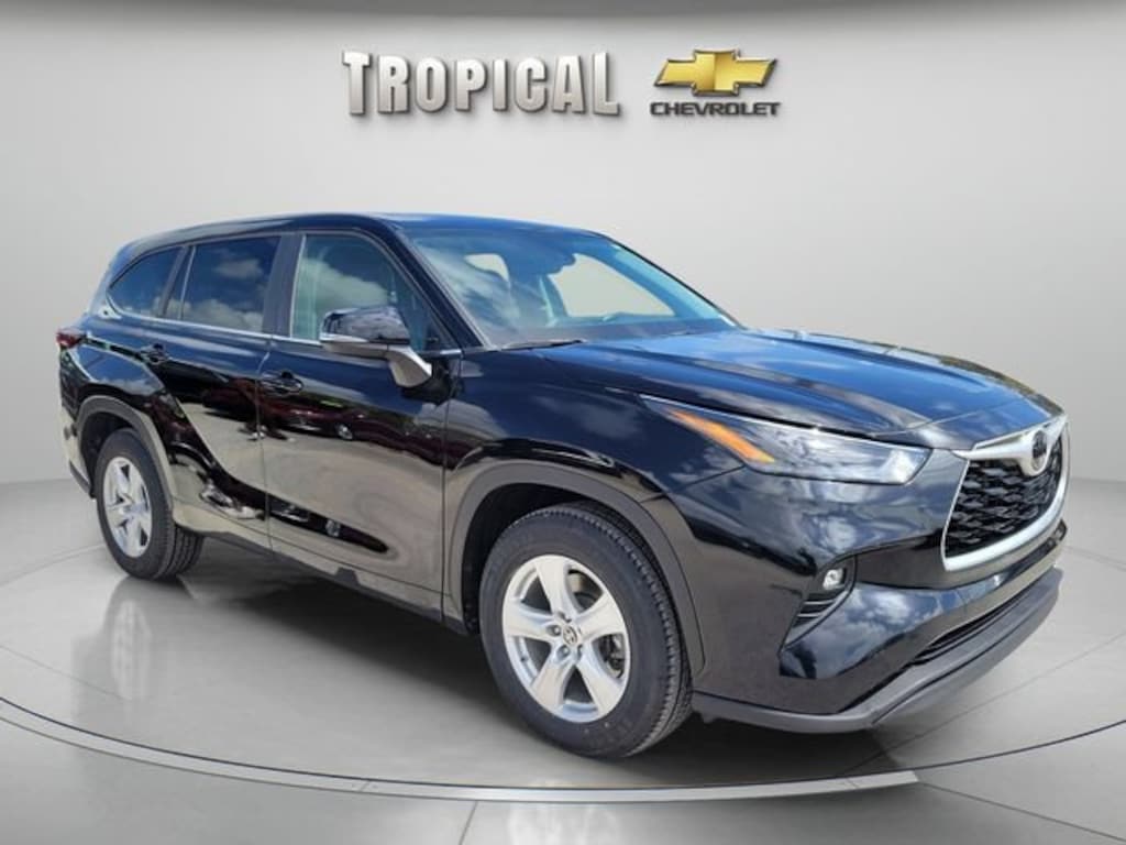 Used 2024 Toyota Highlander LE
