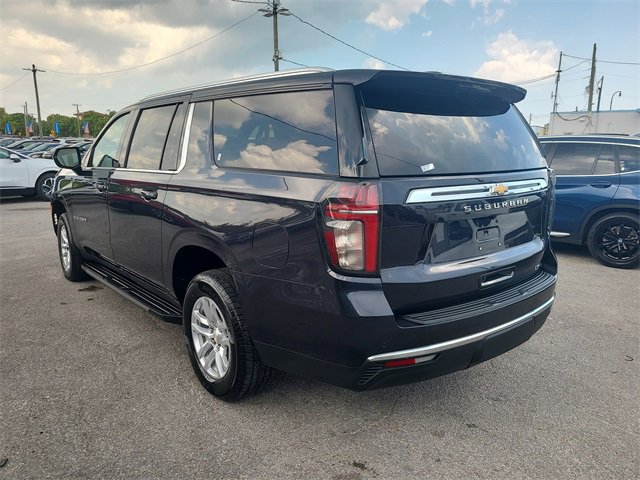 2023 Chevrolet Suburban LT photo 3