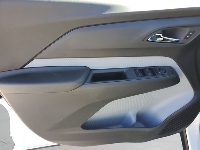 2027 Chevrolet Bolt RS - Photo 18