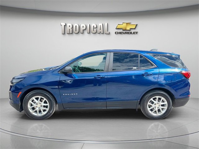 2022 Chevrolet Equinox LS photo 2