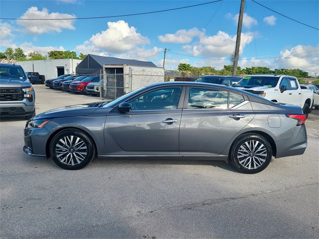 2025 Nissan Altima SV photo 2
