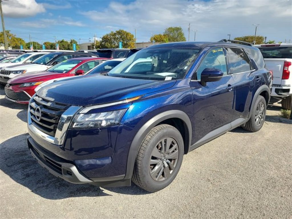 Used 2024 Nissan Pathfinder SV