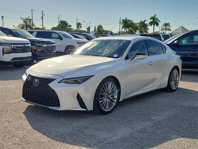 2022 Lexus IS 300's photo