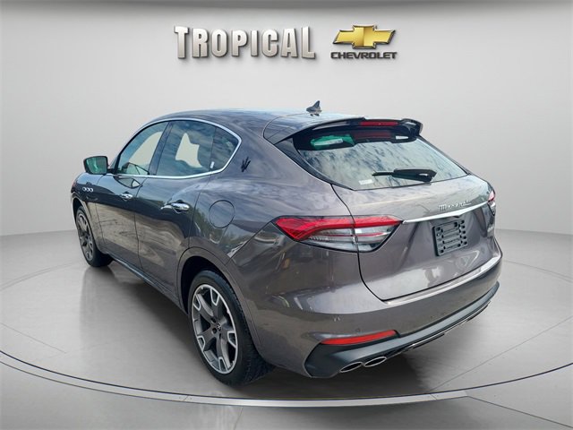 2023 Maserati Levante Modena S photo 2