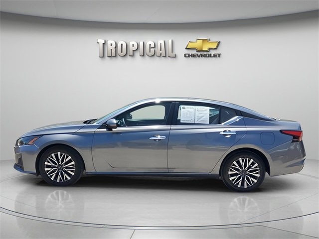 Used 2023 Nissan Altima SV with VIN 1N4BL4DV4PN346410 for sale in Miami Shores, FL