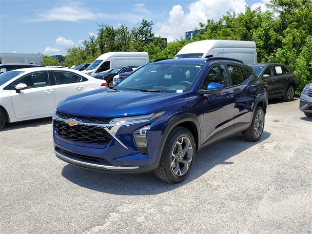 2024 Chevrolet Trax LT photo 2