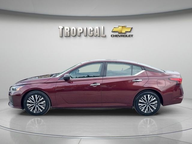 Used 2024 Nissan Altima SV with VIN 1N4BL4DV7RN308138 for sale in Miami Shores, FL