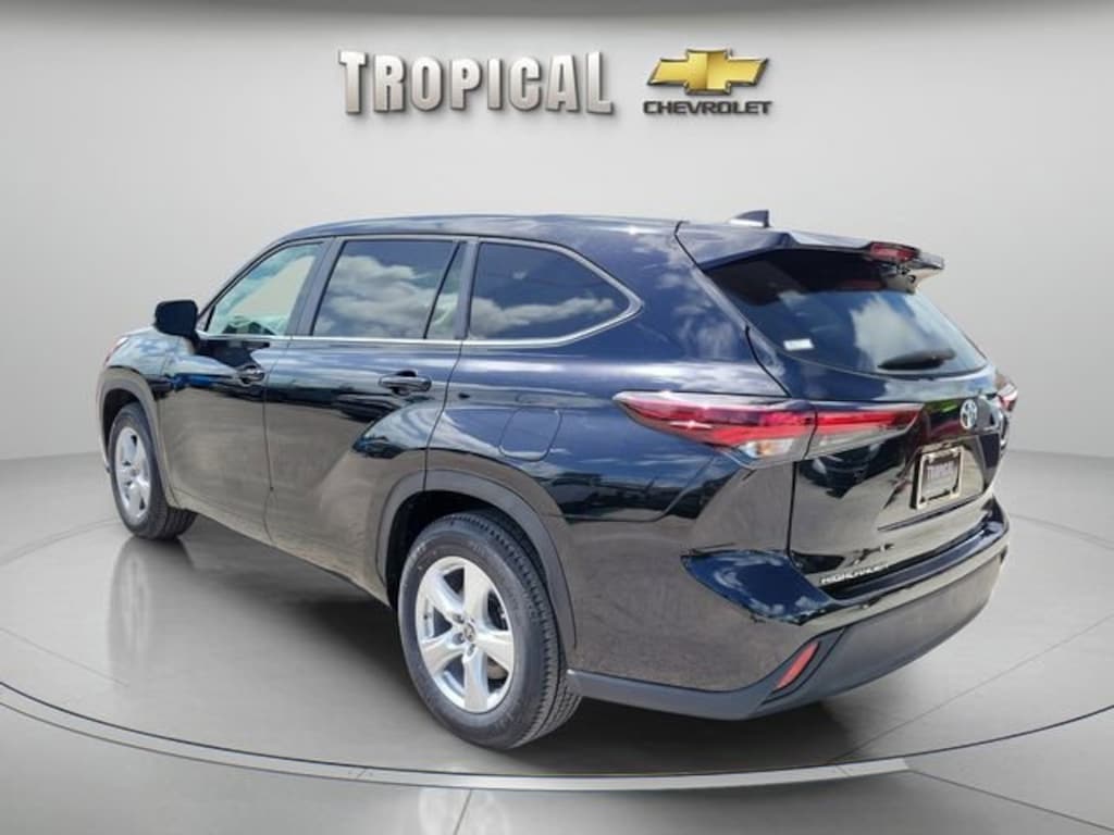 Used 2024 Toyota Highlander LE