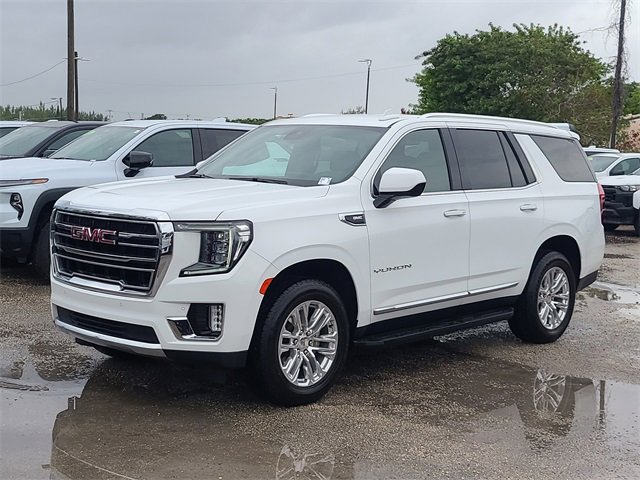 2024 GMC Yukon SLT's photo