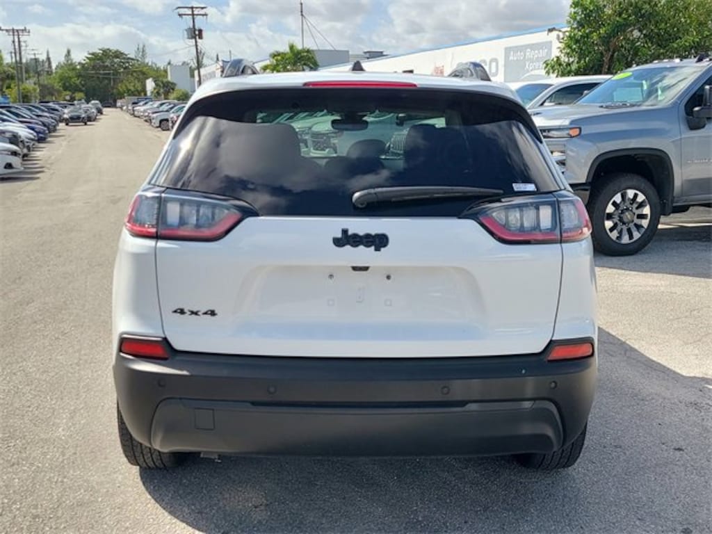 Used 2023 Jeep Cherokee Altitude Lux