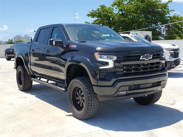 2025 Chevrolet Silverado 1500 RST photo 3