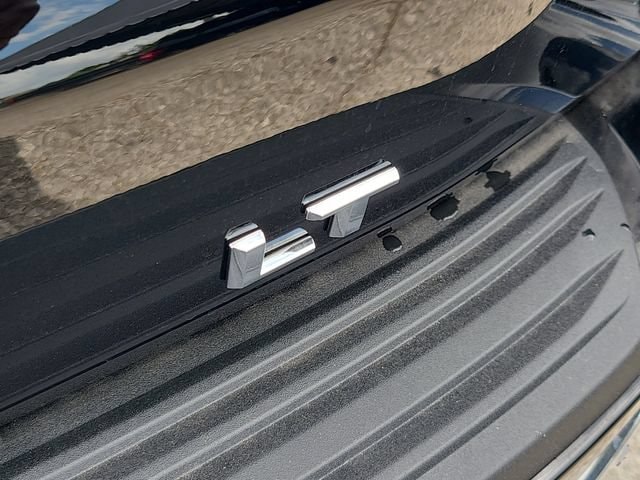 2026 Chevrolet Suburban LT - Photo 8