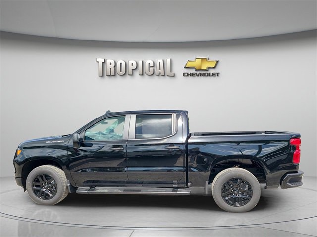2026 Chevrolet Silverado 1500 Custom photo 2