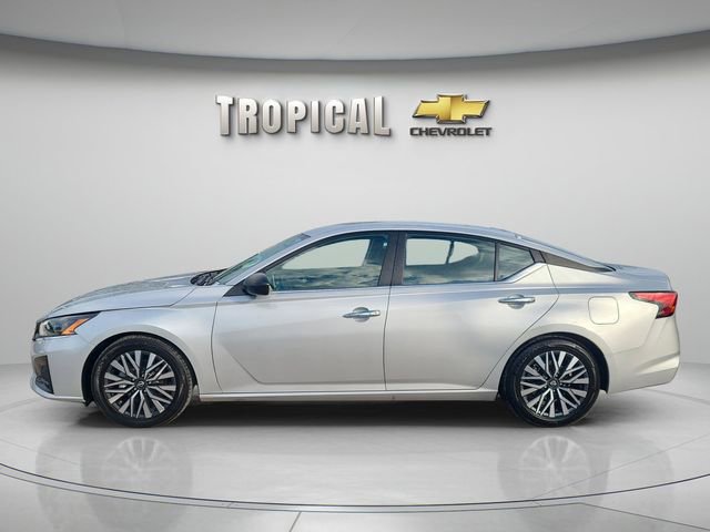 Used 2024 Nissan Altima SV with VIN 1N4BL4DV4RN339427 for sale in Miami Shores, FL