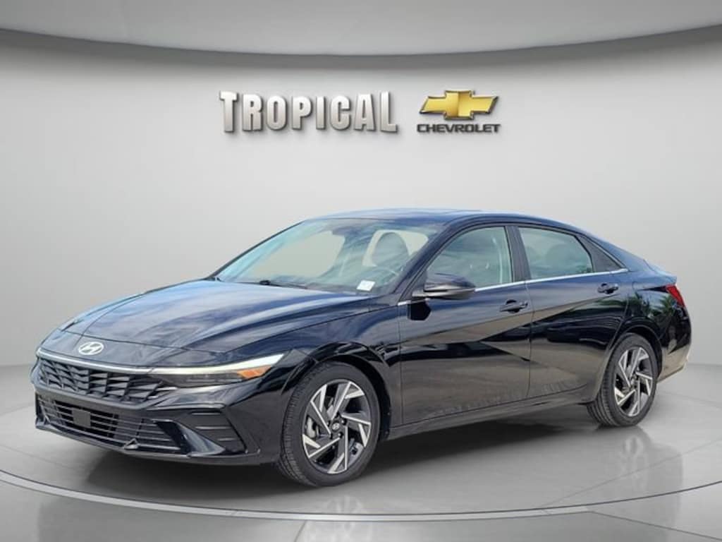 Used 2025 Hyundai Elantra Limited