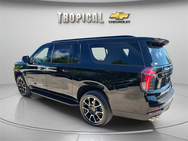 2025 Chevrolet Suburban RST photo 3