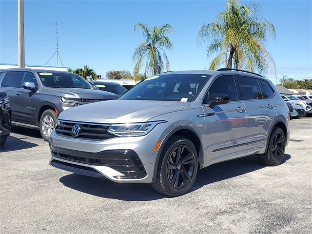 2023 Volkswagen Tiguan SE R-LINE BLACK