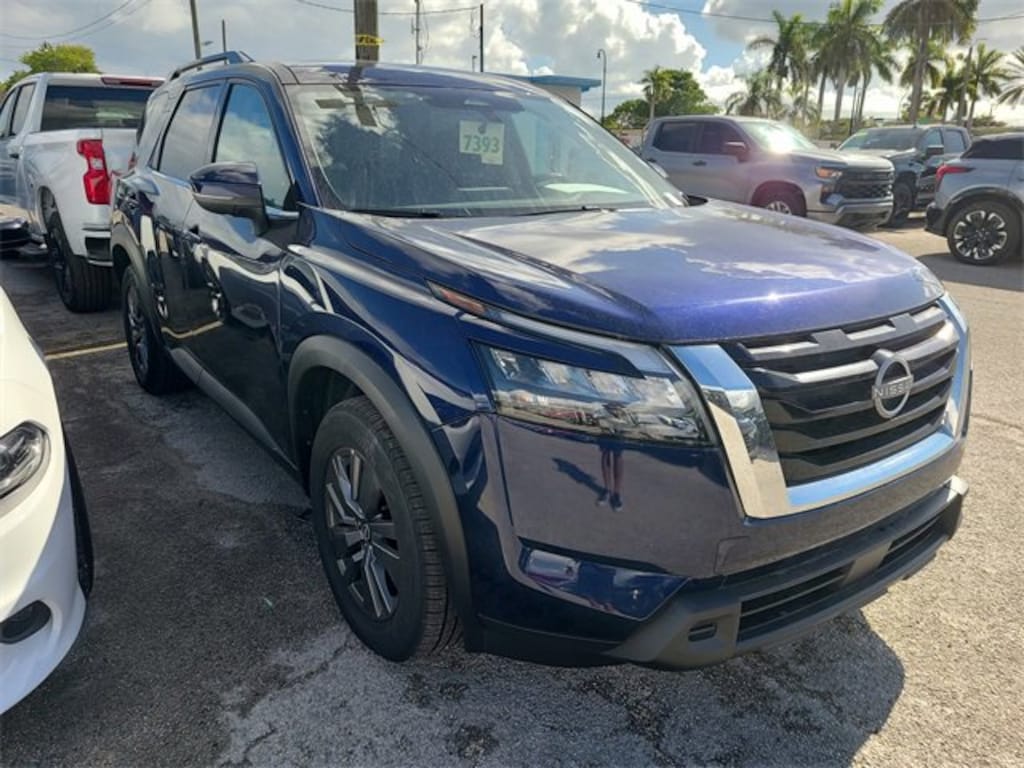 Used 2024 Nissan Pathfinder SV